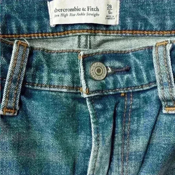 Abercrombie & Fitch Ultra High Rise Ankle Straight Jeans Medium Wash Blue Size 6 - Picture 2 of 6